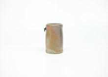 Load image into Gallery viewer, Tsutsu hanging vase