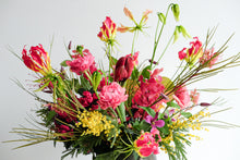 Load image into Gallery viewer, Valentine&#39;s Bouquet - Pickup at As You Like in Williamsburg