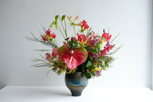 Load image into Gallery viewer, Valentine&#39;s Bouquet - Pickup at As You Like in Williamsburg